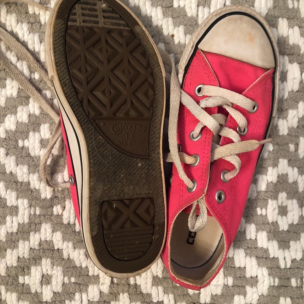 Pink Low Rise Converse - Picture 3 of 3